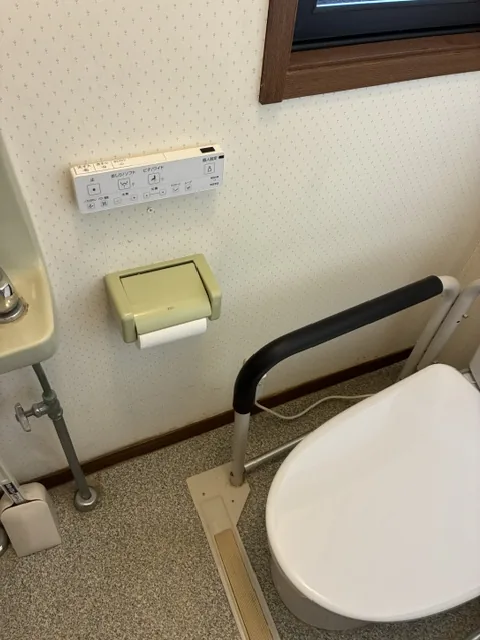 新しく交換した壁のリモコン（施工後）｜さいたま市桜区のウォシュレット交換