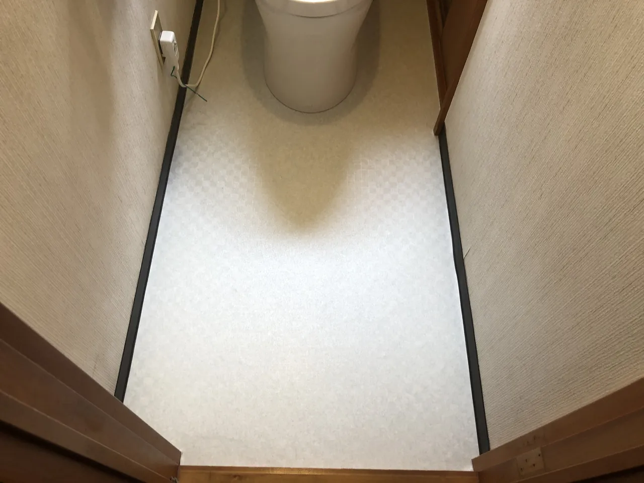 さいたま市中央区　トイレ交換床貼り替え工事の施工写真