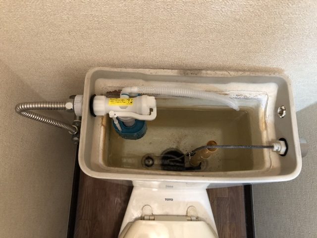 草加市　トイレタンク内不具合の施工写真