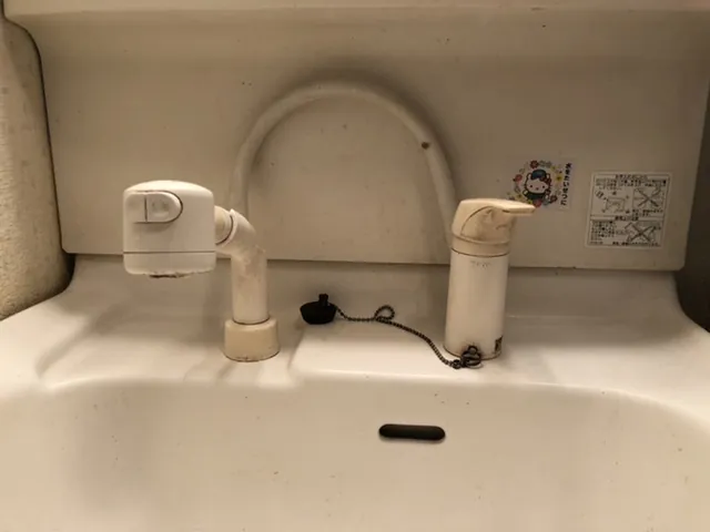 草加市 洗面水栓交換の施工写真