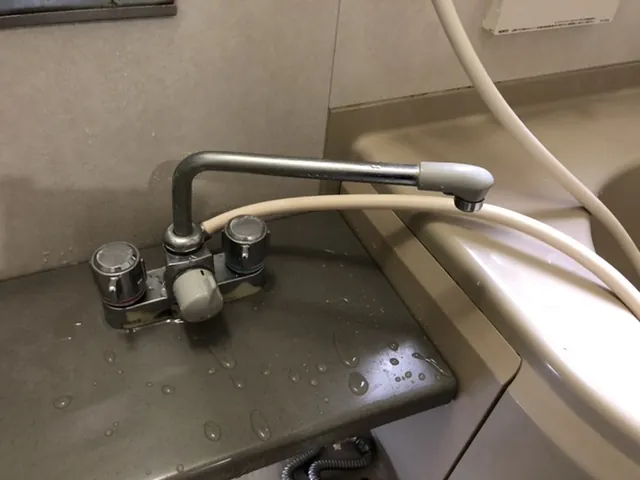 川口市 浴室水栓交換の施工写真