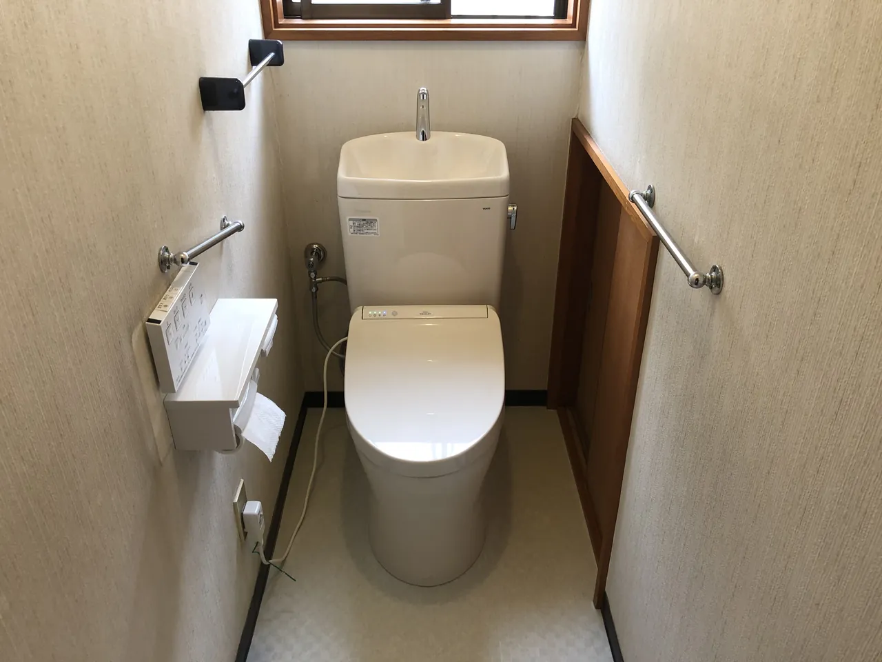 さいたま市中央区　トイレ交換床貼り替え工事の施工写真
