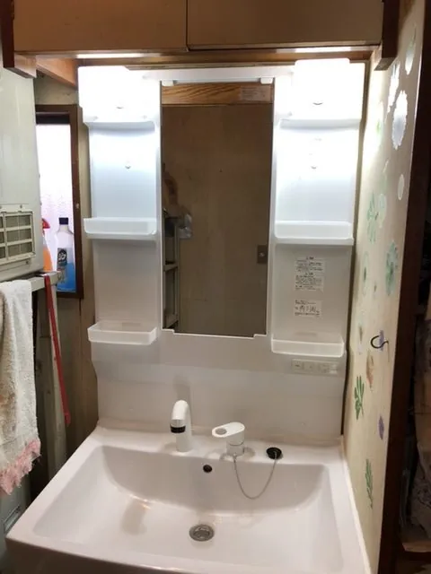さいたま市桜区 洗面化粧台交換の施工写真