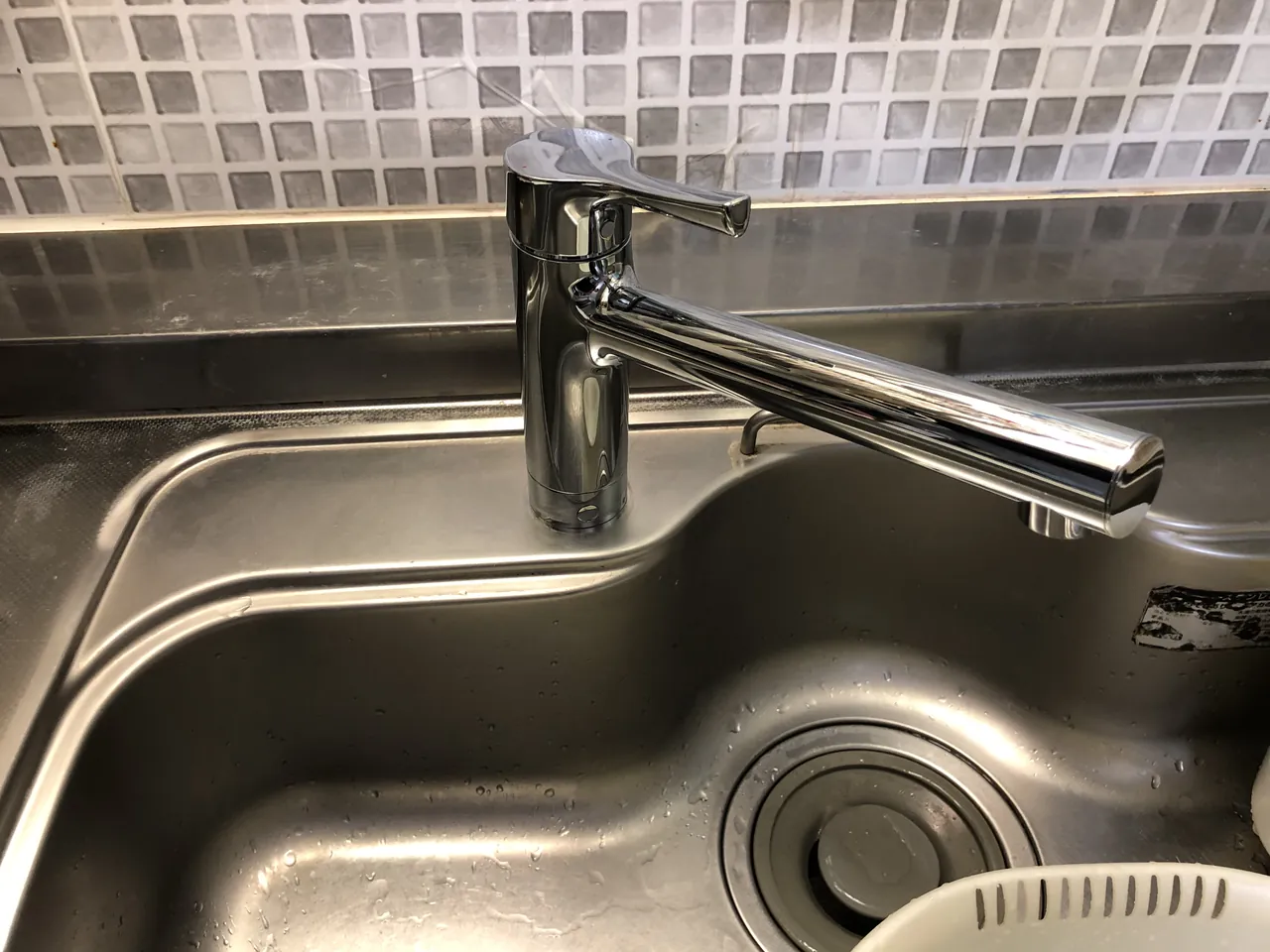 越谷市　キッチン水栓交換の施工写真