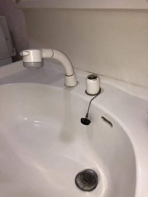 越谷市　洗面水栓交換の施工写真