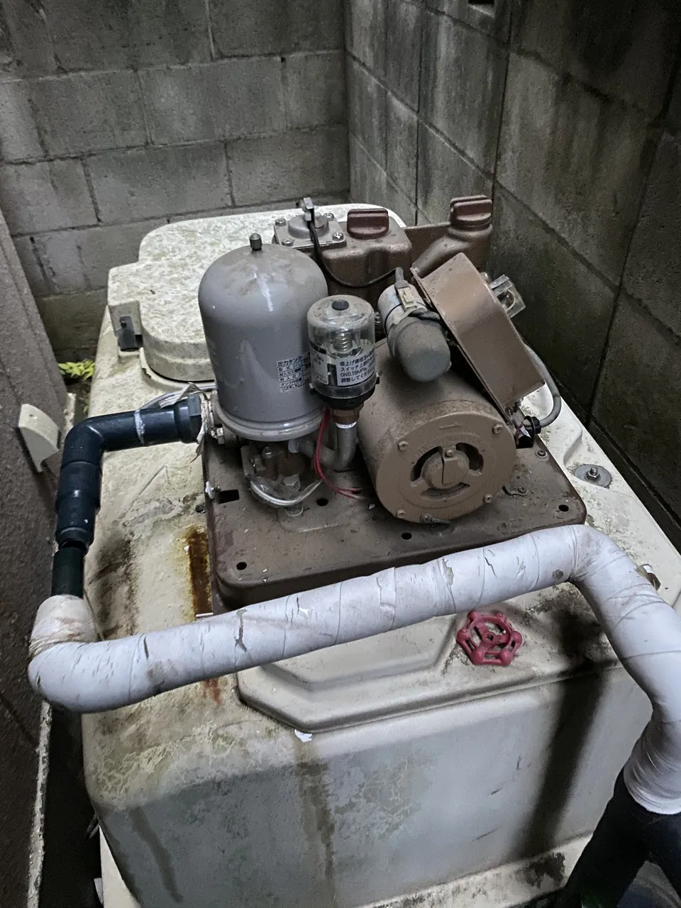 さいたま市北区　給水ポンプ交換の施工写真