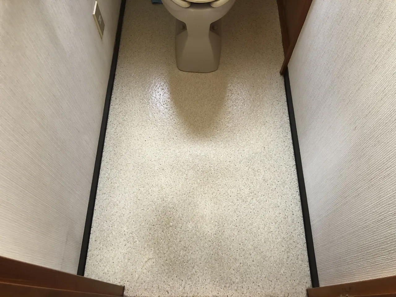 さいたま市中央区　トイレ交換床貼り替え工事の施工写真
