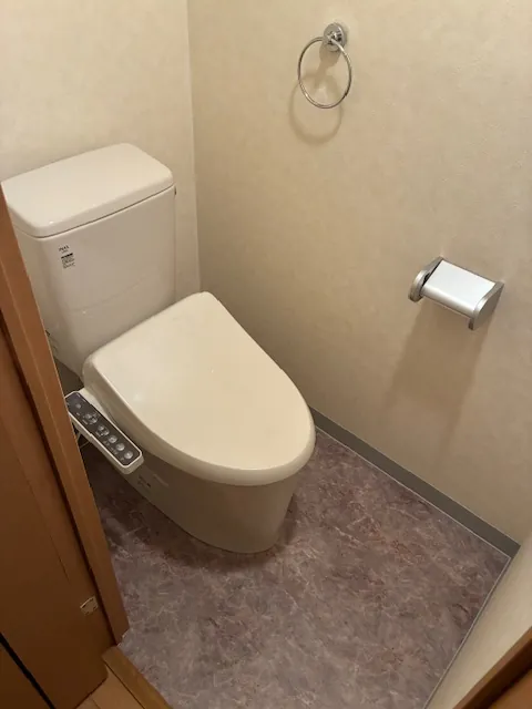 埼玉県さいたま市中央区　トイレ交換床クッションフロア・ソフト巾木の貼り替え｜施工後