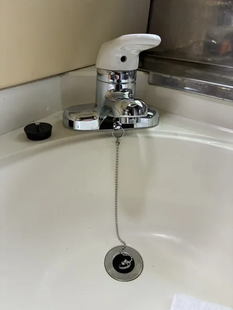 シングルレバー水栓に交換した洗面台(施工後)