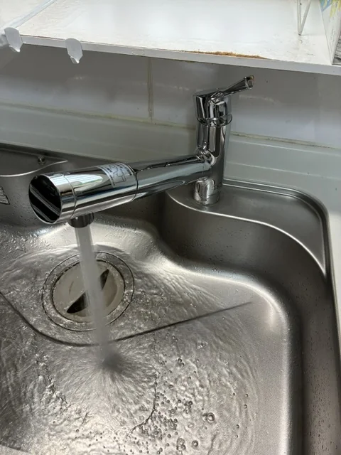 TOTO製 浄水器一体型ハンドシャワー水栓に交換したキッチン(施工後)