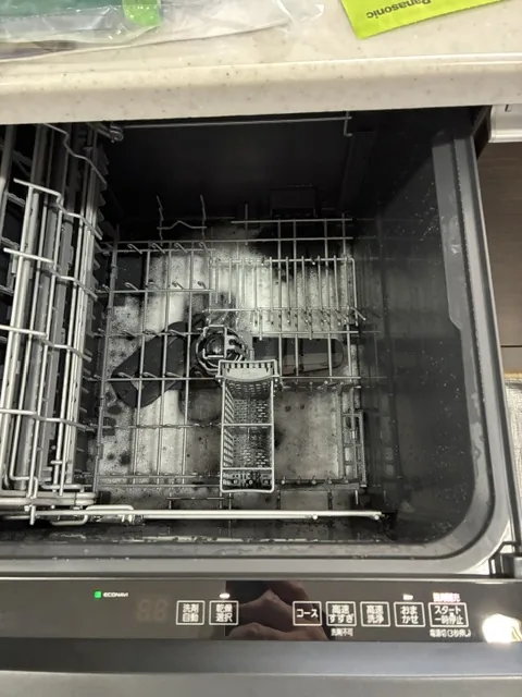 杉戸町のビルトイン食洗機交換|通水・試運転確認。庫内と操作パネルで正常に作動するかを確認