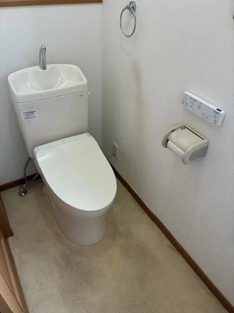 さいたま市西区　トイレ交換工事（1F・2Fの2か所）
