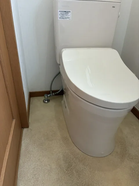 さいたま市西区のトイレ交換工事｜施工後。1か所目の新しい便器まわり