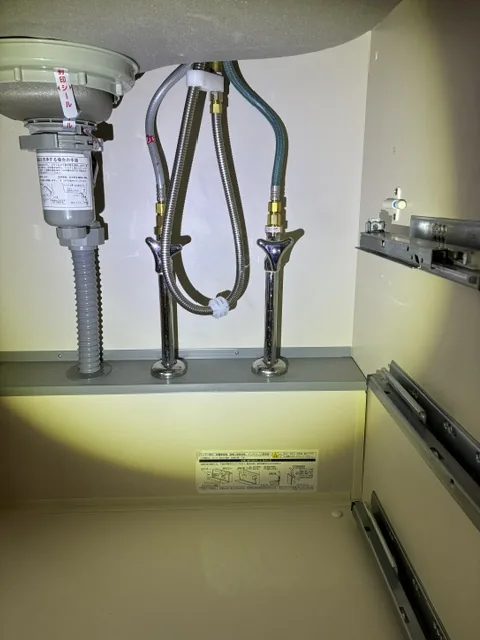 さいたま市中央区のキッチン水栓交換|施工後。既存の止水栓を活かして新しい水栓を接続
