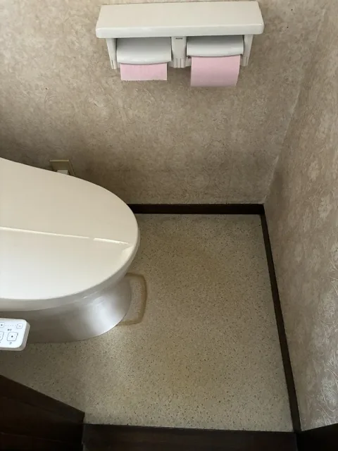 さいたま市緑区のトイレ交換工事｜施工後。新しい便器まわり