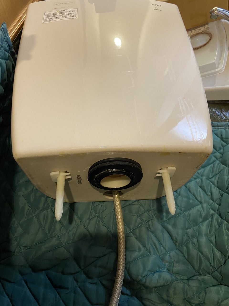 埼玉県川口市　トイレタンク内不具合修繕｜施工中